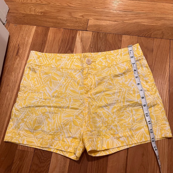 Lilly Pulitzer Yellow and White Shorts - Picture 6 of 7